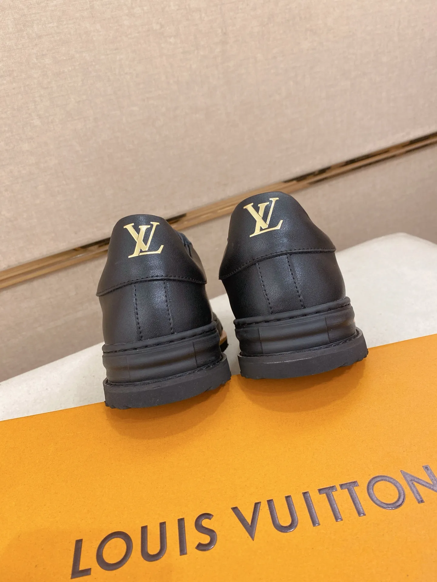 Men's clothing and shoes 400💰Louis Vuitton (Louis Vuitton/LV) top 🔍🔍 new models are on sale at the same time, the upper 🇮🇹 imported first-layer cowhide from Italy, fully imported sheepskin lining 💪💪, completely 1⃣️ to 1 ⃣️Re-engraved🇮🇹💪💪, ⚠Sole: The original sole is specially provided by the original factory, the exclusive movable molded sole is super comfortable, ⚠The original factory follows the order, 🔍🔍high quality, you can enter and exit the counter at will, welcome to compare⚠. Code number:38-44
